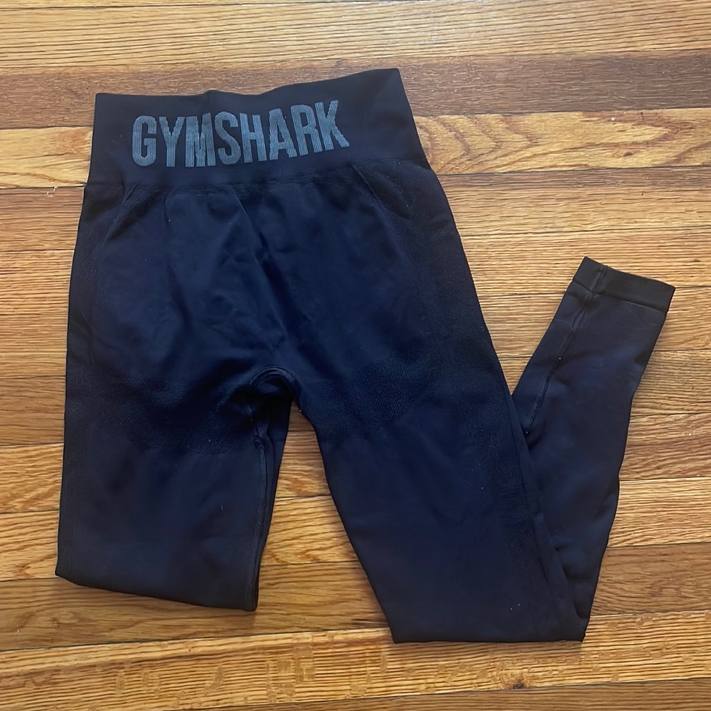 Black Gym Shark Leggings 🦈